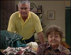 Lou Carpenter, Marlene Kratz in Neighbours Episode 