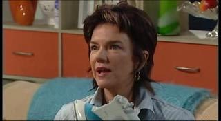 Lyn Scully in Neighbours Episode 