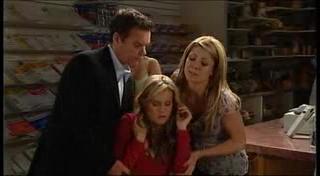 Paul Robinson, Elle Robinson, Izzy Hoyland in Neighbours Episode 