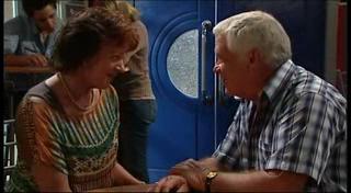 Mishka Schneiderova, Lou Carpenter in Neighbours Episode 