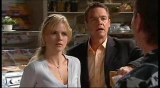 Elle Robinson, Paul Robinson in Neighbours Episode 