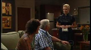 Mishka Schneiderova, Lou Carpenter, Sky Mangel in Neighbours Episode 4955