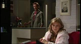 Robert Robinson (posing as Cameron Robinson), Elle Robinson in Neighbours Episode 4958