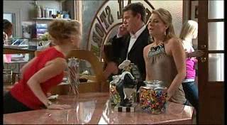 Elle Robinson, Paul Robinson, Izzy Hoyland in Neighbours Episode 4958