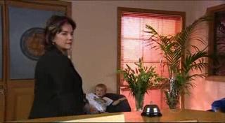 Lyn Scully, Oscar Scully in Neighbours Episode 