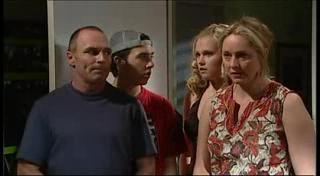 Kim Timmins, Stingray Timmins, Janae Timmins, Janelle Timmins in Neighbours Episode 