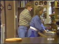 Henry Mitchell, Sue Parker in Neighbours Episode 0473